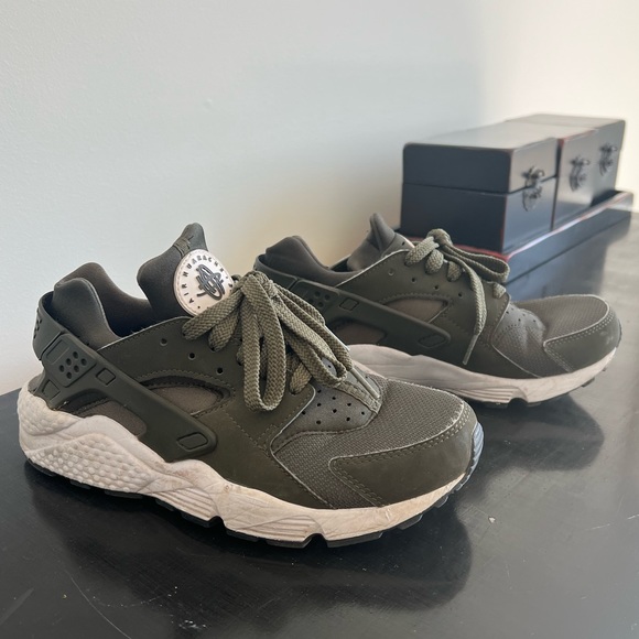 NIKE HUARACHE KICKS - Picture 4 of 4